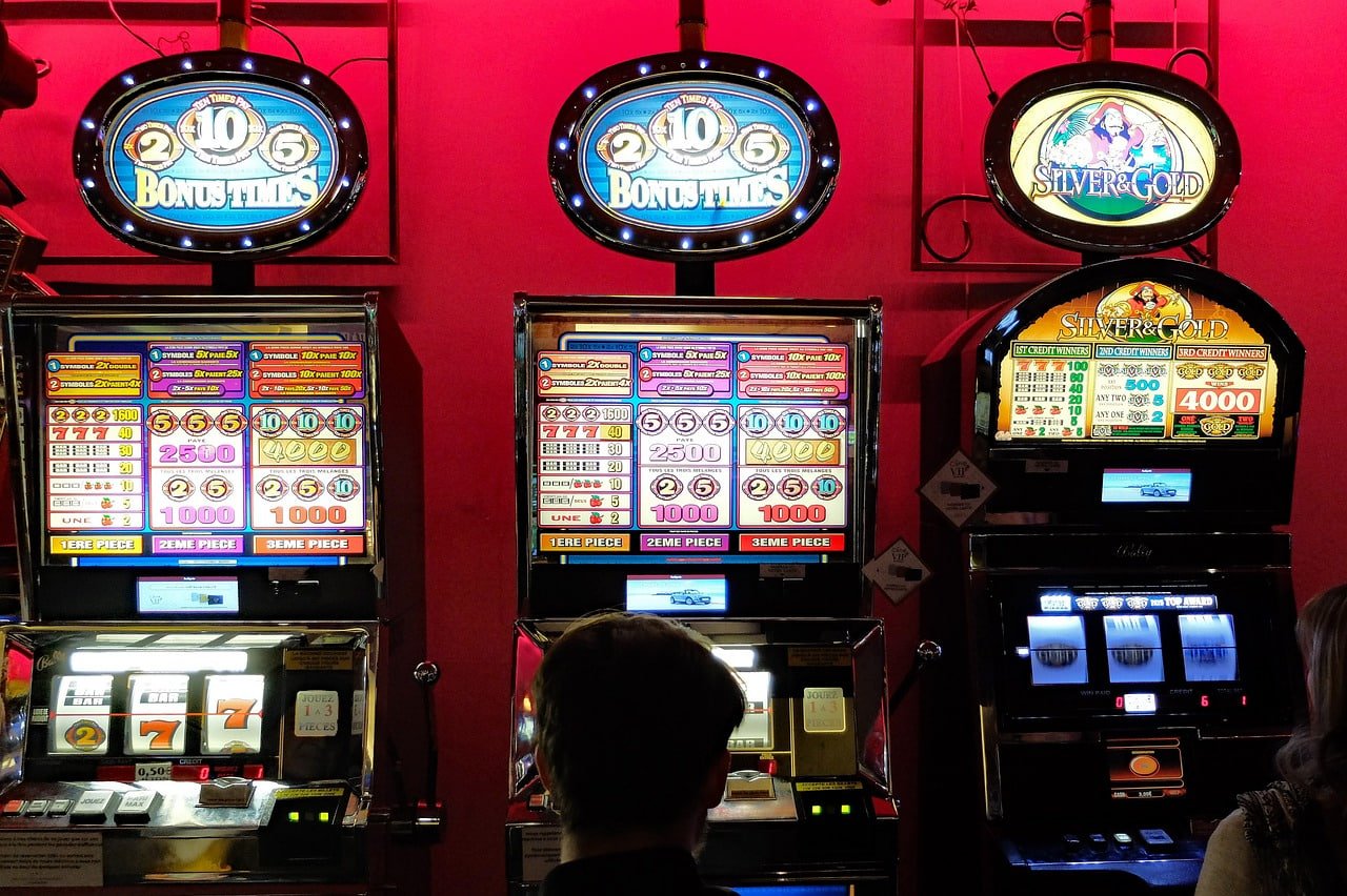Giao diện sinh động cho các game slot tại fiv88 trên nền tảng điện thoại và máy tính